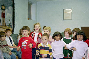 Preschoolers singing a French song during our Winter Concert